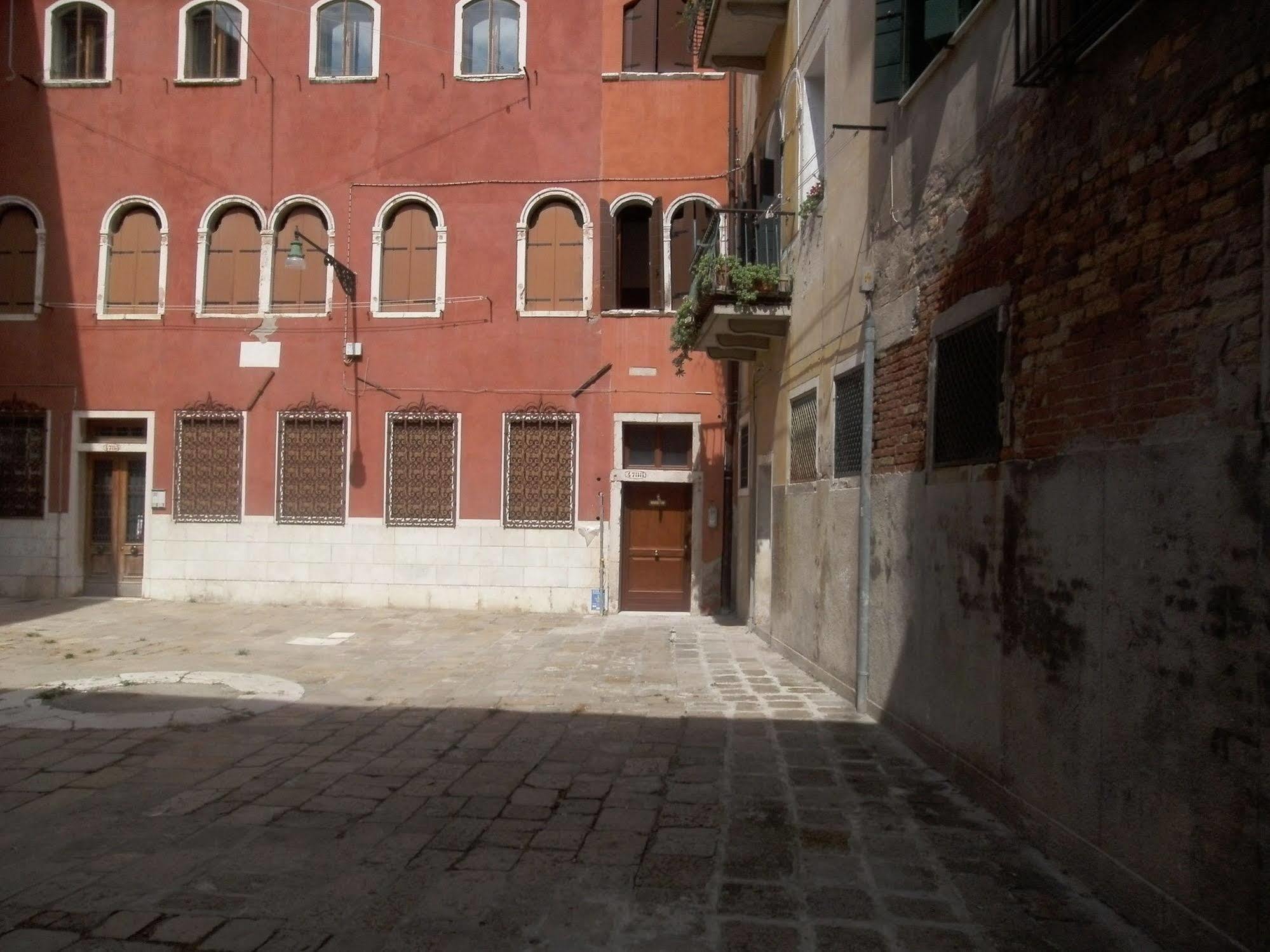 Sweet Venice - Checkin At "Alloggi Ss Giovanni E Paolo" Veneţia Exterior foto